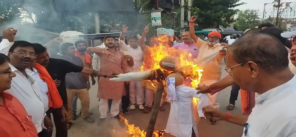 थाना चौक पर भाजपा ने फूंका पुतला